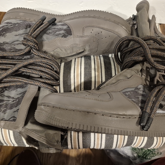 Nike Men's Gray Tactical Boots - Picture 7 of 10